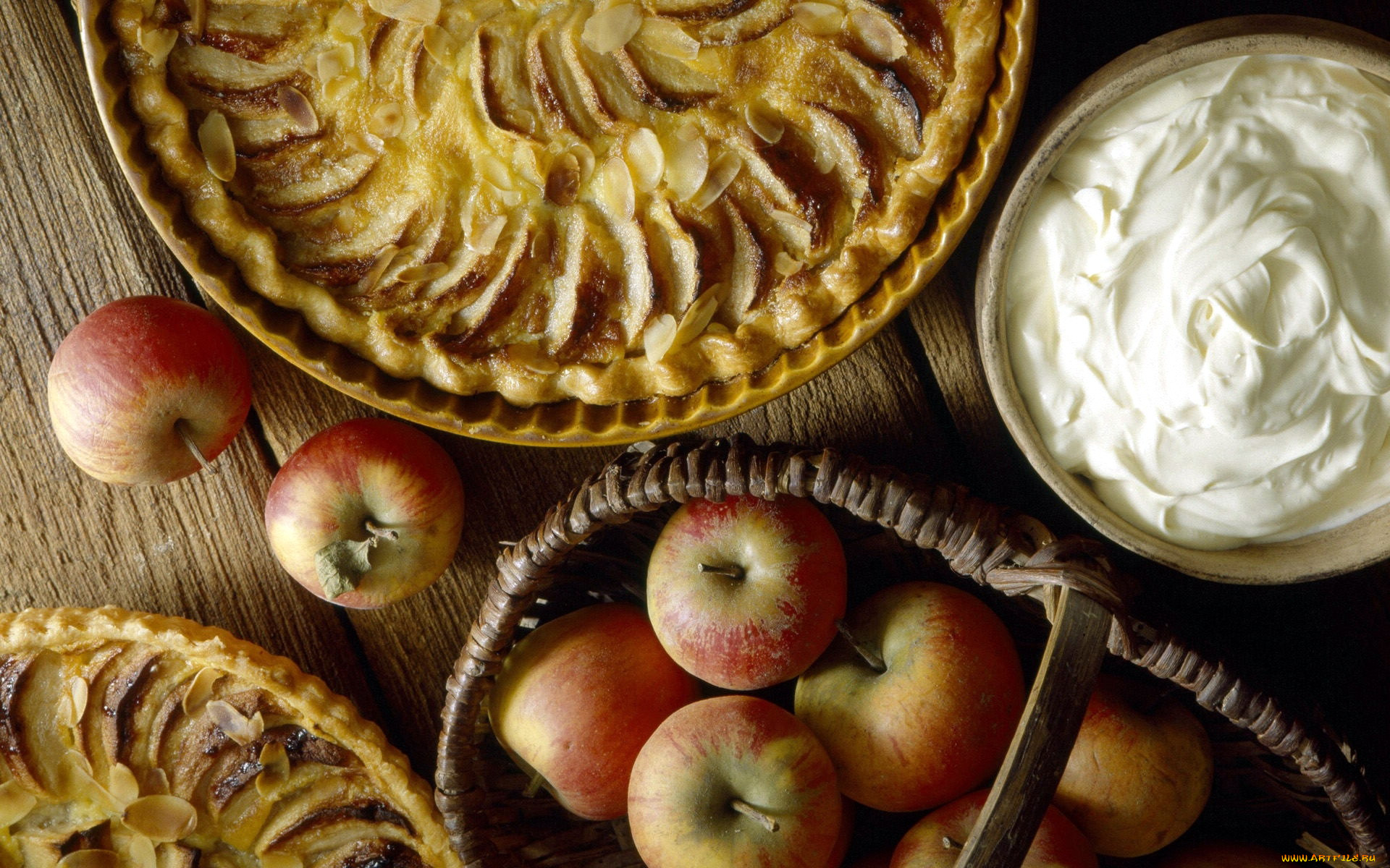 Pie art. Пирог. Яблочный пирог сверху. Пирог с яблоками сверху. Яблочный пирог вид сверху.